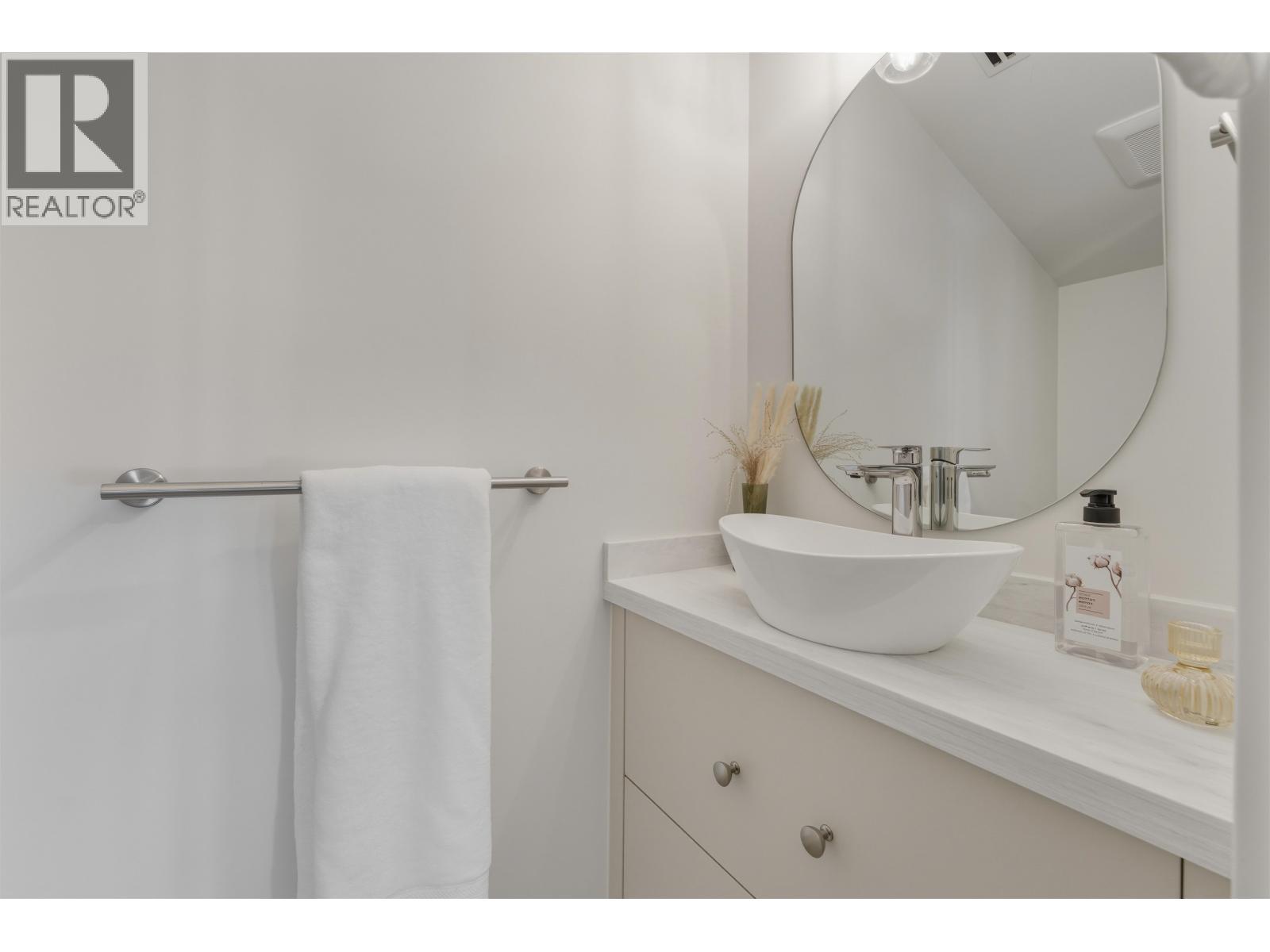 1759 W 16Th Avenue, Vancouver, BC - Indoor Photo Showing Bathroom