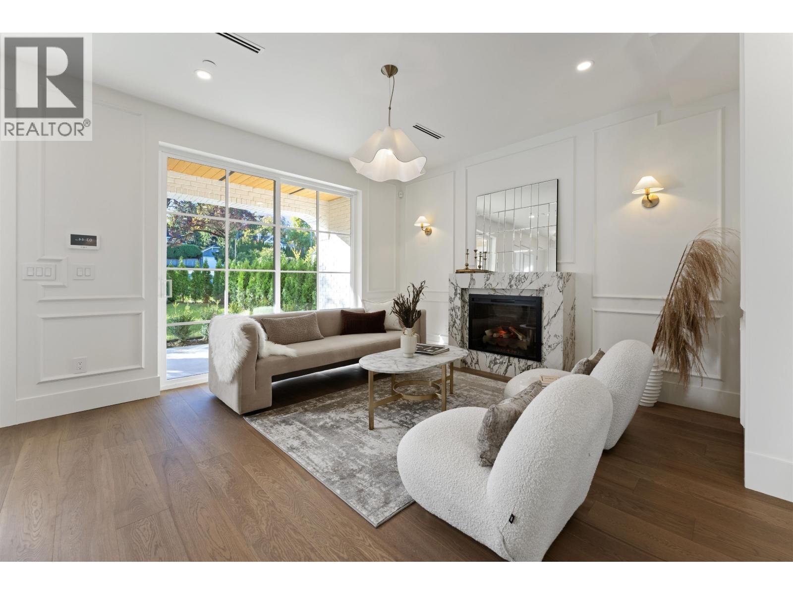 1759 W 16Th Avenue, Vancouver, BC - Indoor Photo Showing Living Room With Fireplace