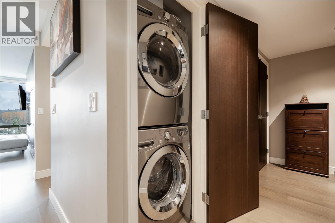 1302 210 Salter Street, New Westminster, BC - Indoor Photo Showing Laundry Room