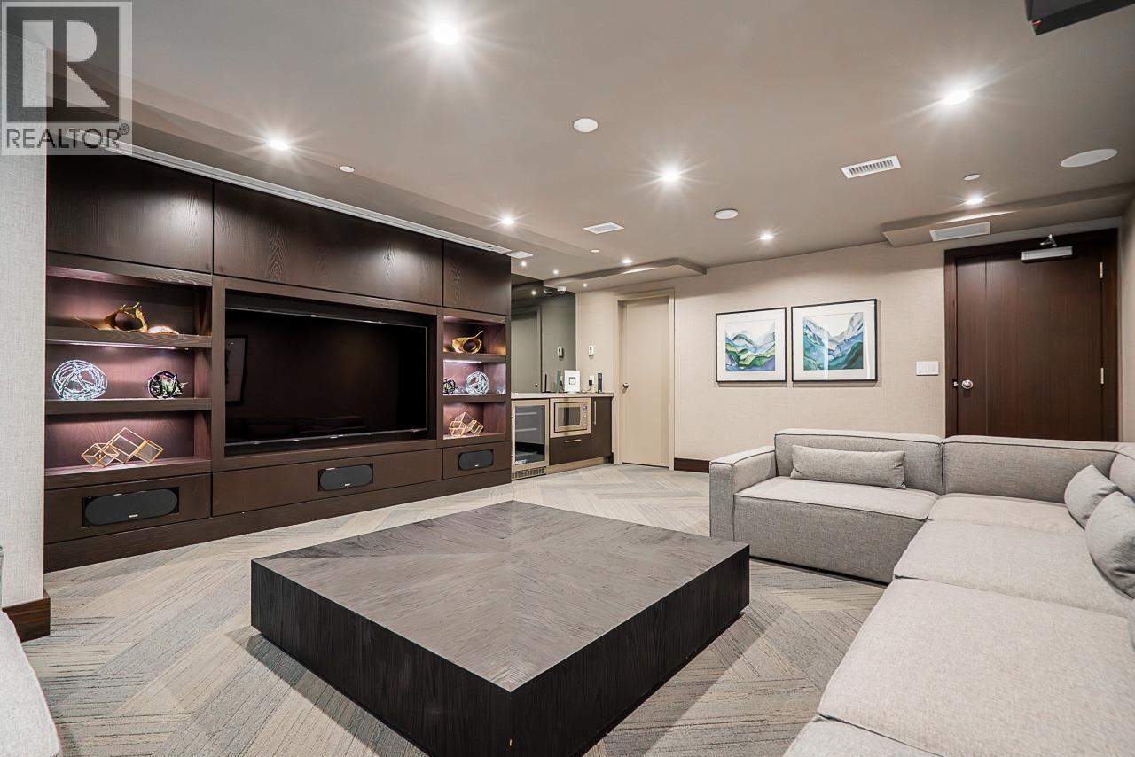 1302 210 Salter Street, New Westminster, BC - Indoor Photo Showing Living Room