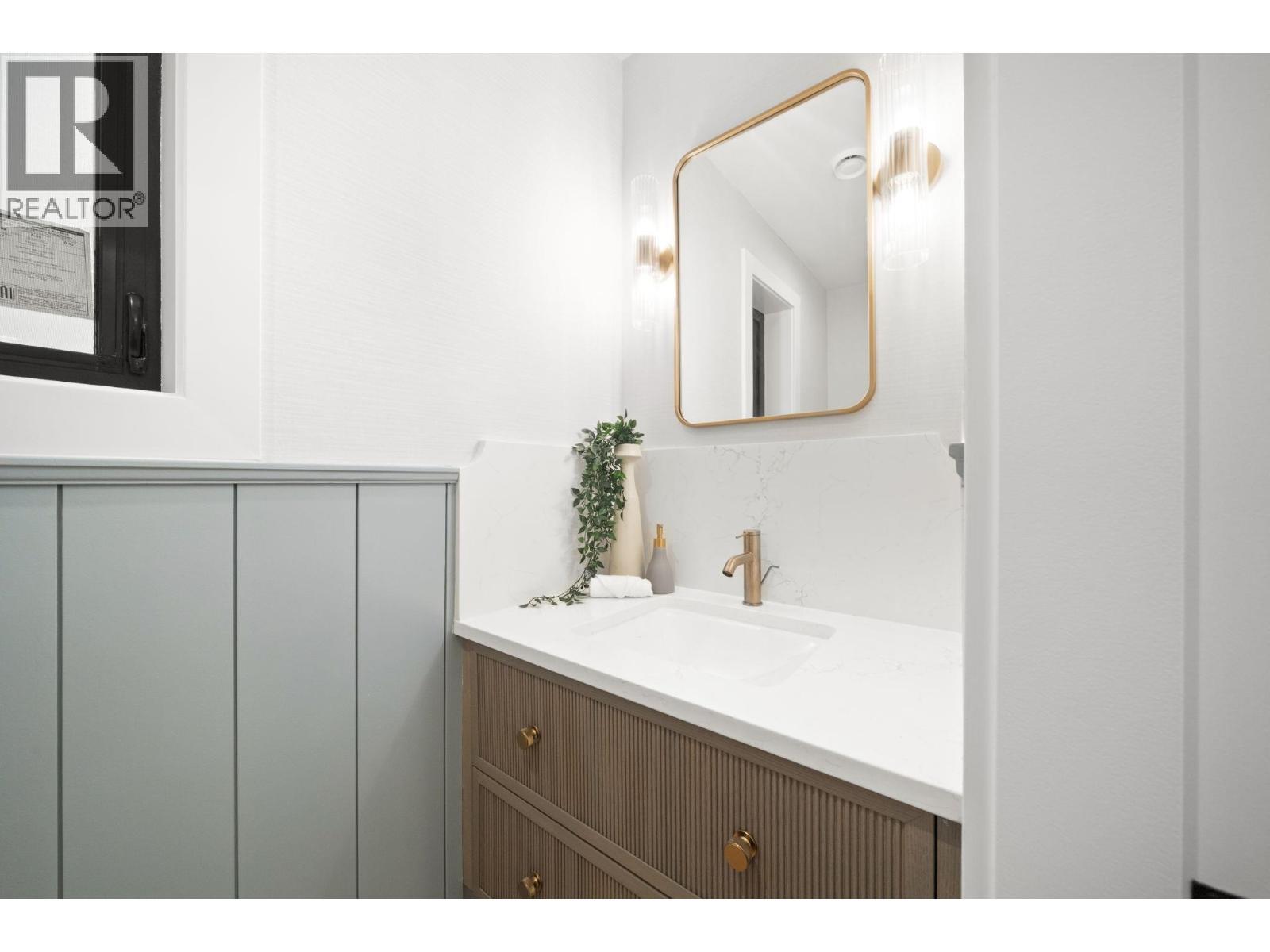 2 2791 W 21St Avenue, Vancouver, BC - Indoor Photo Showing Bathroom