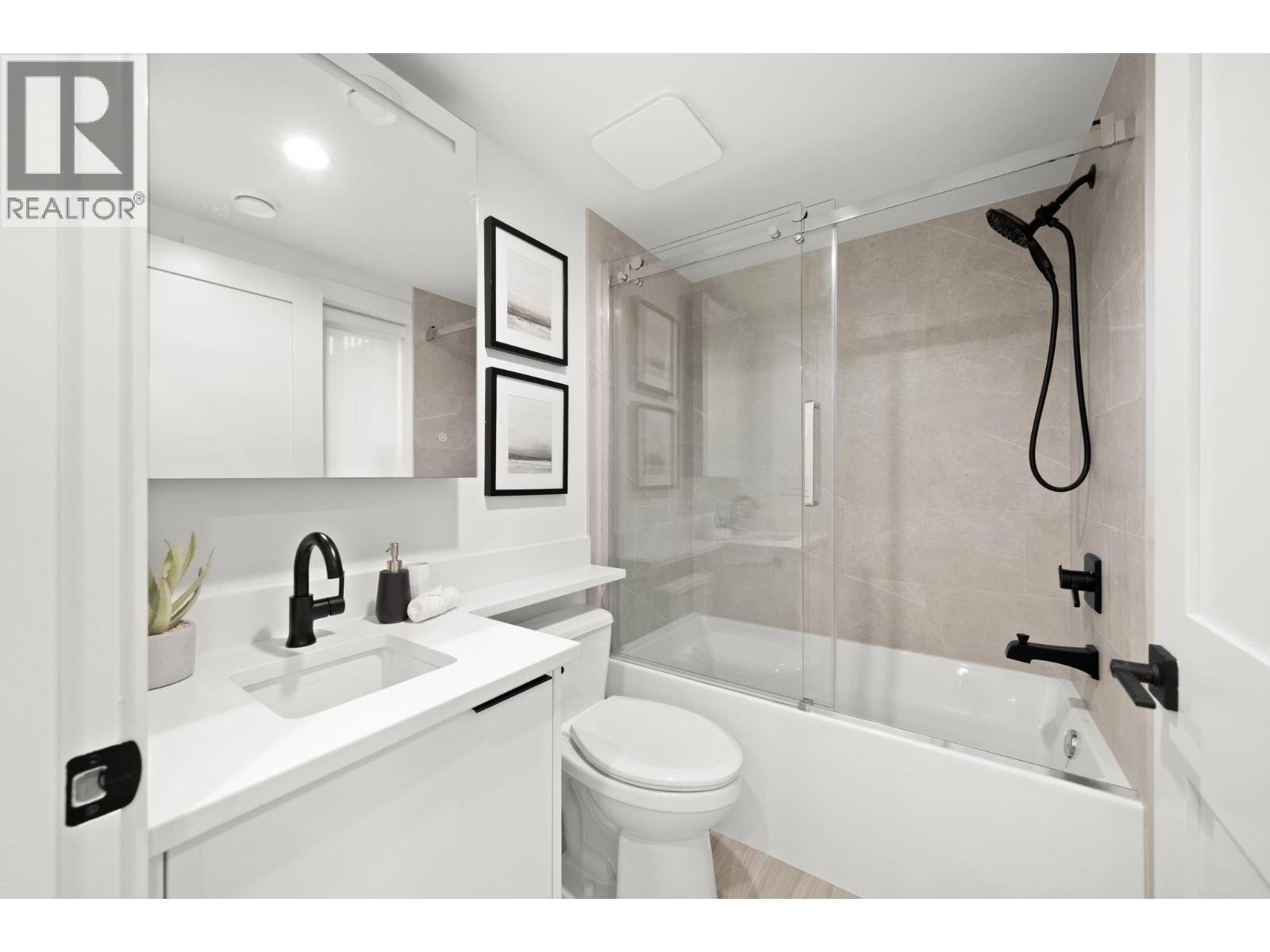 2 2791 W 21St Avenue, Vancouver, BC - Indoor Photo Showing Bathroom