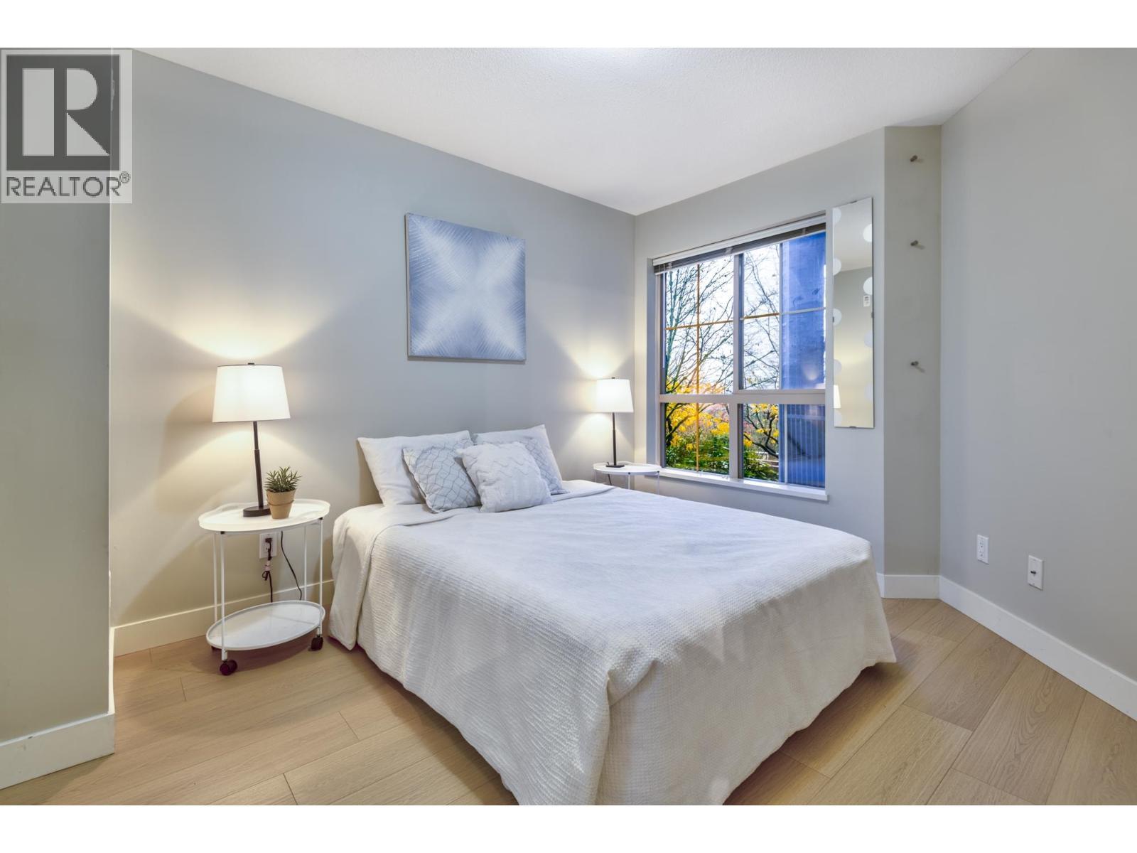 209 2088 Beta Avenue, Burnaby, BC - Indoor Photo Showing Bedroom