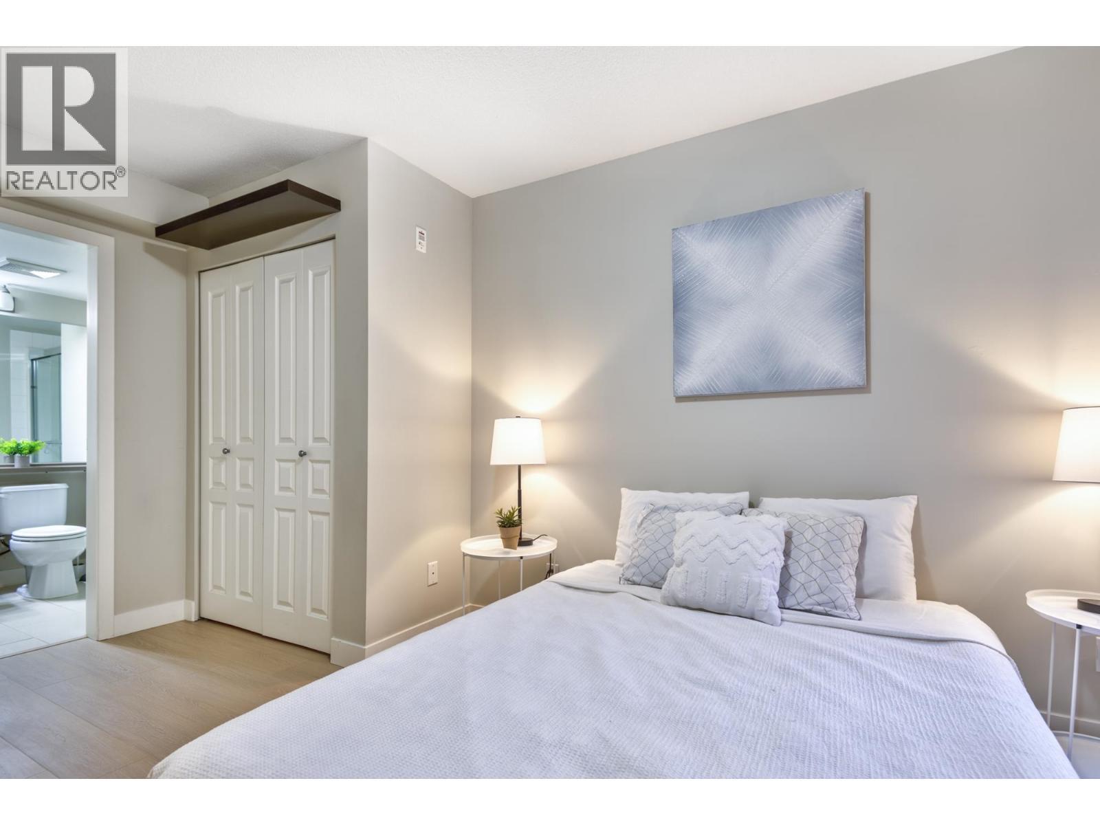 209 2088 Beta Avenue, Burnaby, BC - Indoor Photo Showing Bedroom