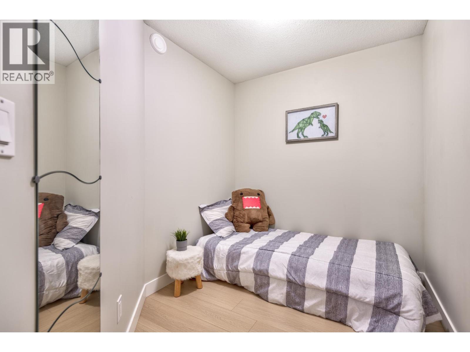 209 2088 Beta Avenue, Burnaby, BC - Indoor Photo Showing Bedroom