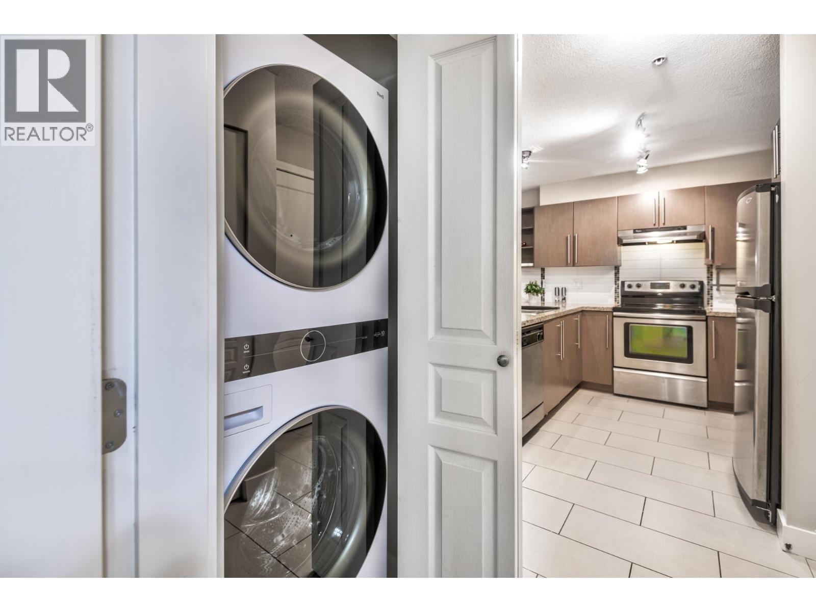 209 2088 Beta Avenue, Burnaby, BC - Indoor Photo Showing Laundry Room