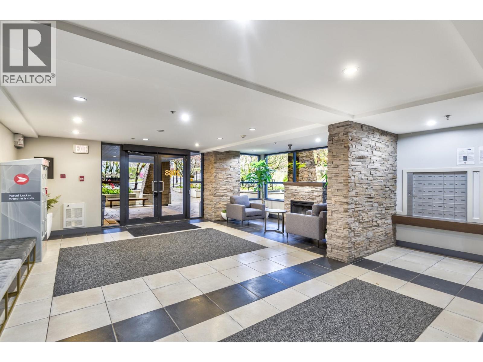 209 2088 Beta Avenue, Burnaby, BC - Indoor Photo Showing Other Room