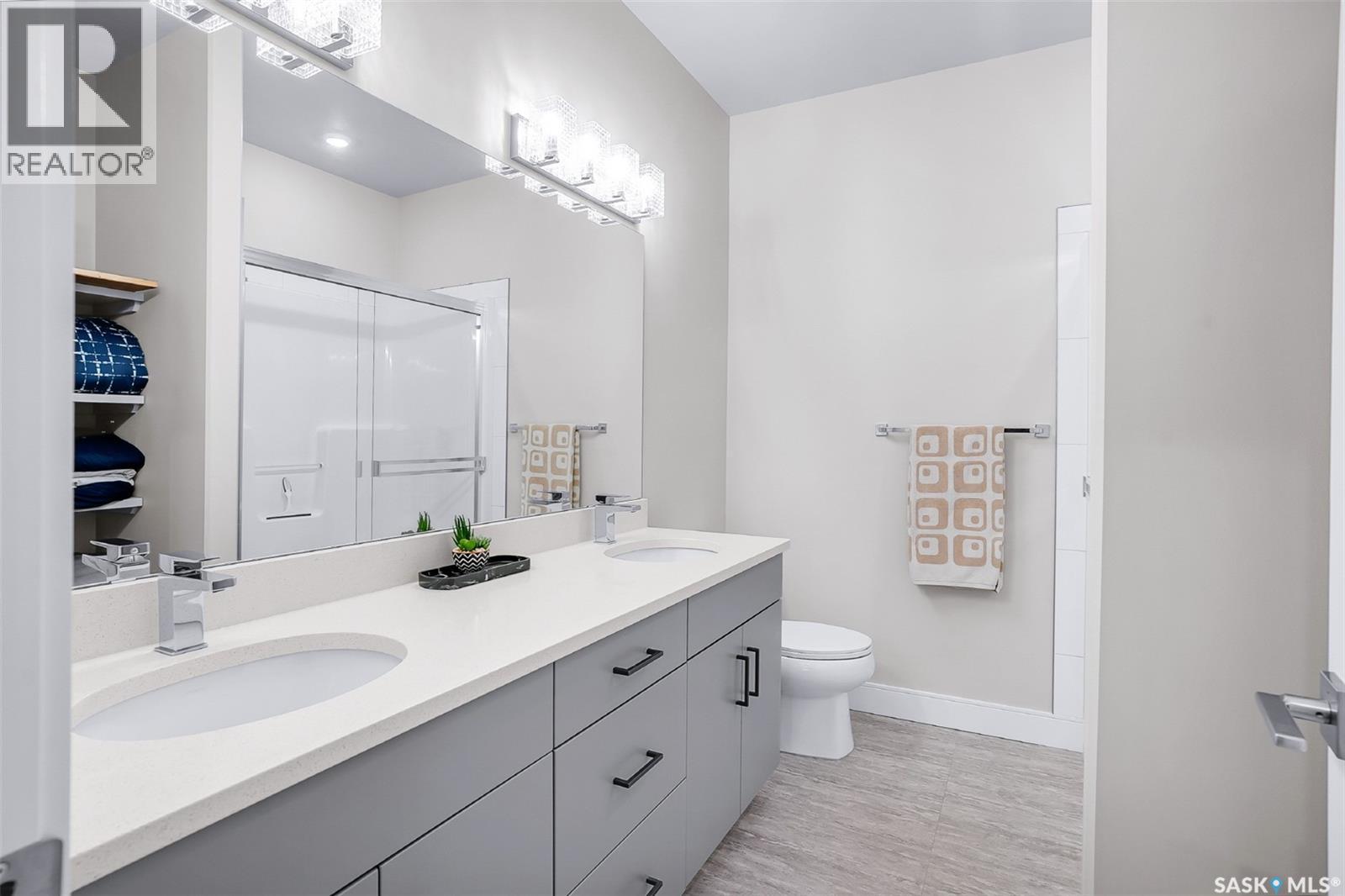 212 105 Willis Crescent, Saskatoon, SK - Indoor Photo Showing Bathroom