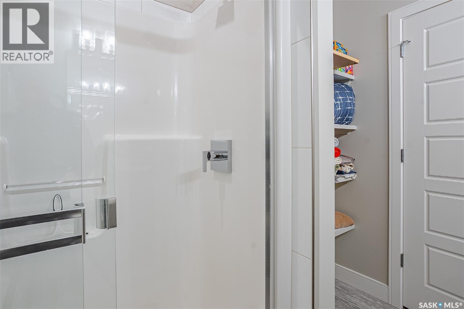 212 105 Willis Crescent, Saskatoon, SK - Indoor