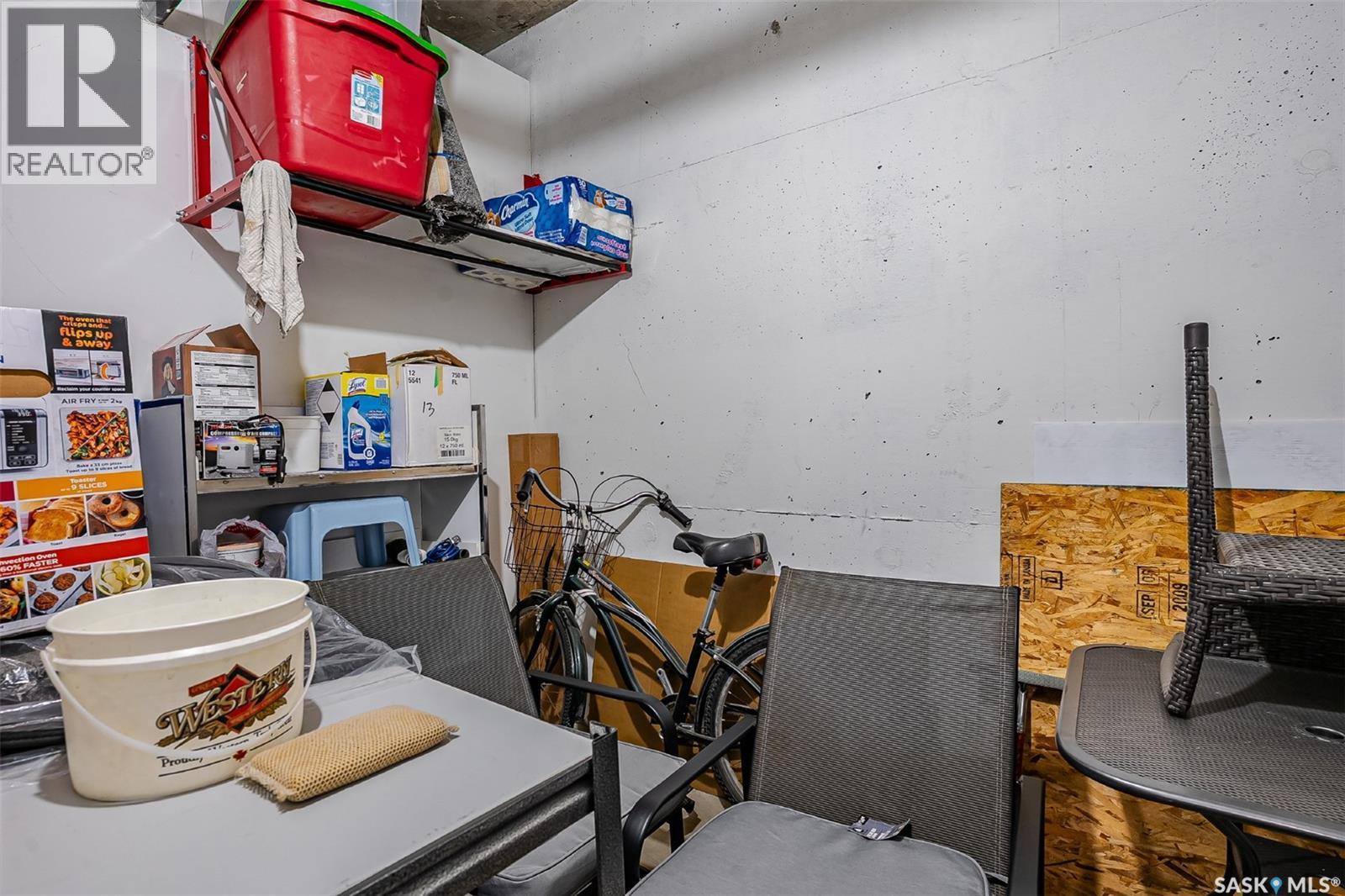 212 105 Willis Crescent, Saskatoon, SK - Indoor