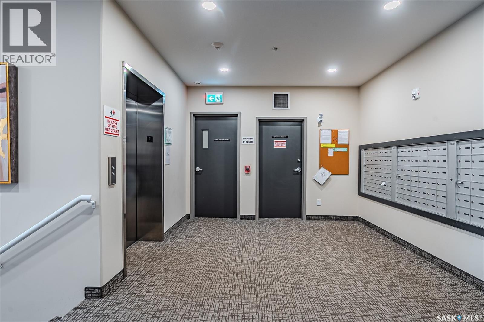 212 105 Willis Crescent, Saskatoon, SK - Indoor