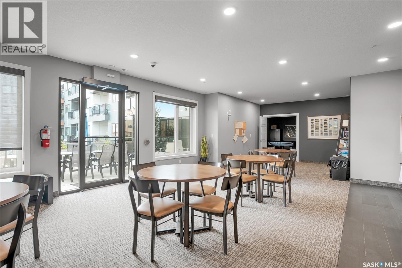 212 105 Willis Crescent, Saskatoon, SK - Indoor Photo Showing Dining Room