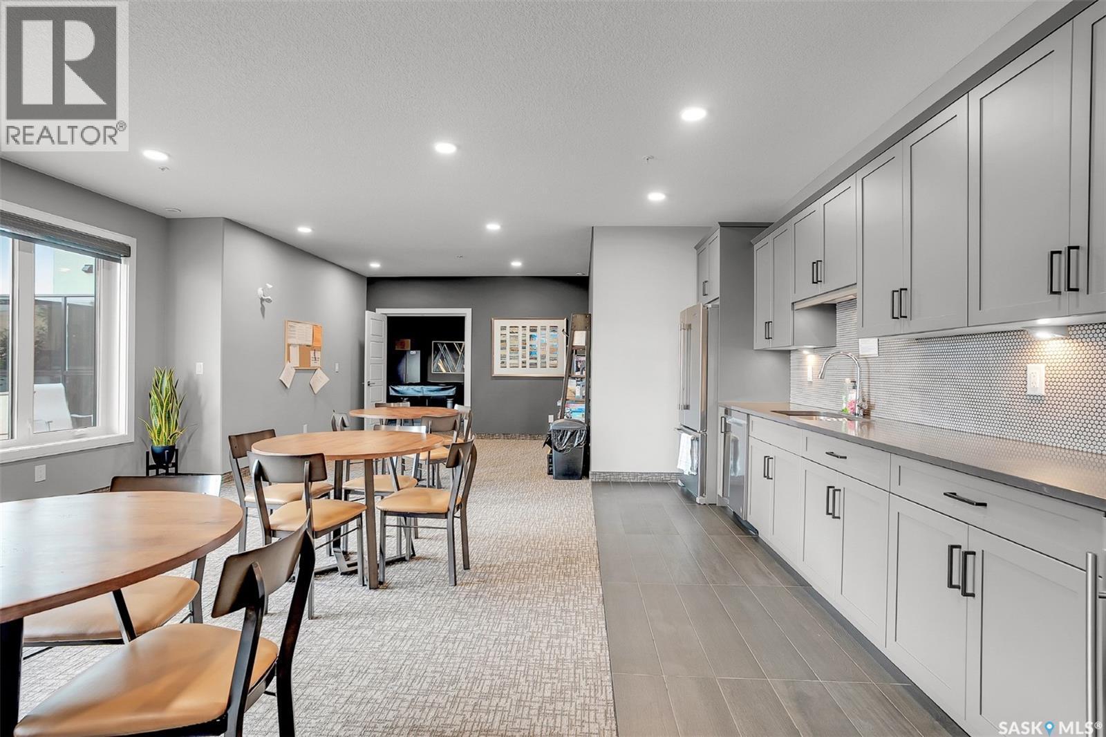 212 105 Willis Crescent, Saskatoon, SK - Indoor