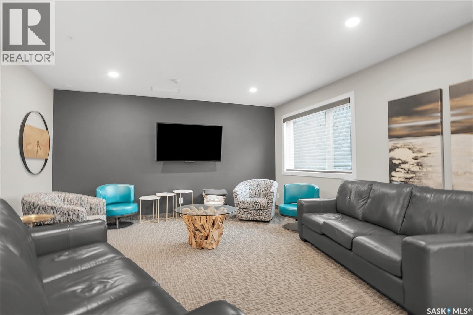 212 105 Willis Crescent, Saskatoon, SK - Indoor