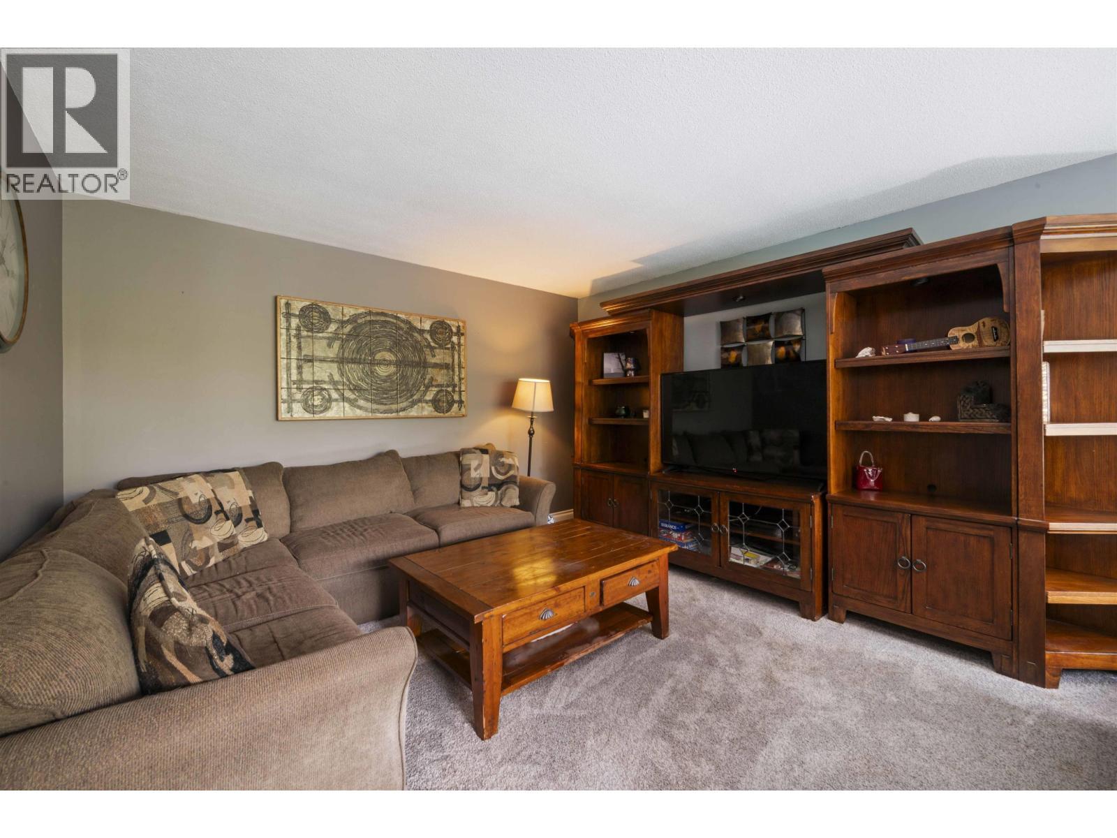21469 126 Avenue, Maple Ridge, BC - Indoor Photo Showing Living Room