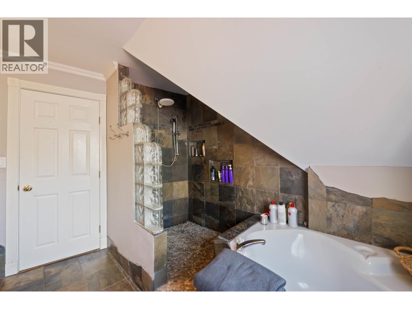 21469 126 Avenue, Maple Ridge, BC - Indoor Photo Showing Bathroom