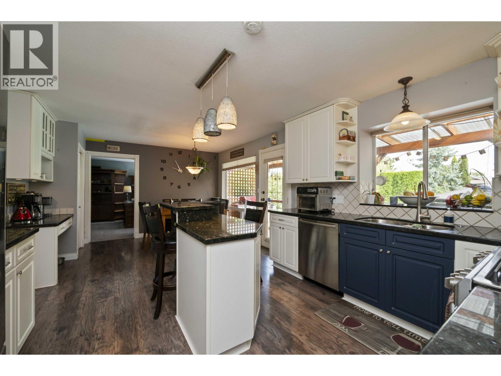 21469 126 Avenue, Maple Ridge, BC - Indoor Photo Showing Kitchen With Upgraded Kitchen