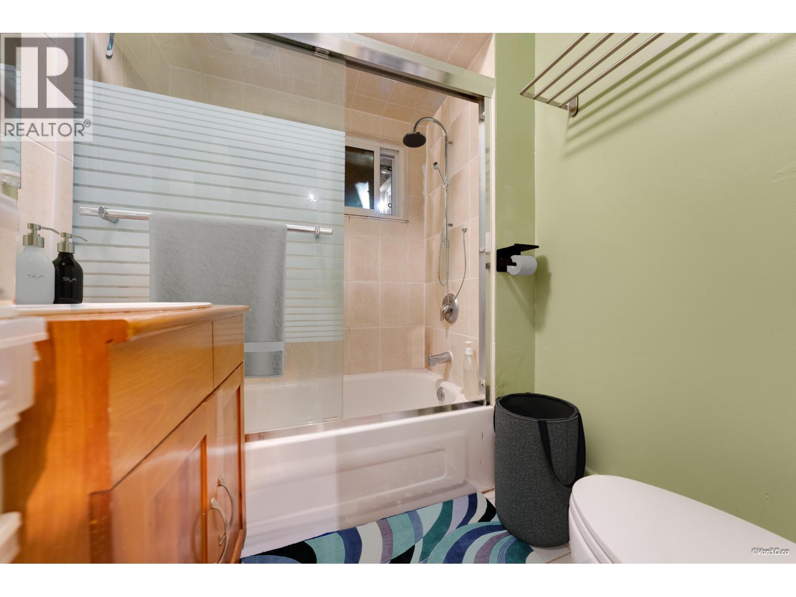 3342 Adanac Street, Vancouver, BC - Indoor Photo Showing Bathroom