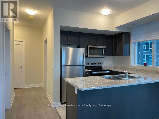 140 - 16 Concord Place, Grimsby (Grimsby Beach), ON - Indoor Photo Showing Kitchen With Double Sink