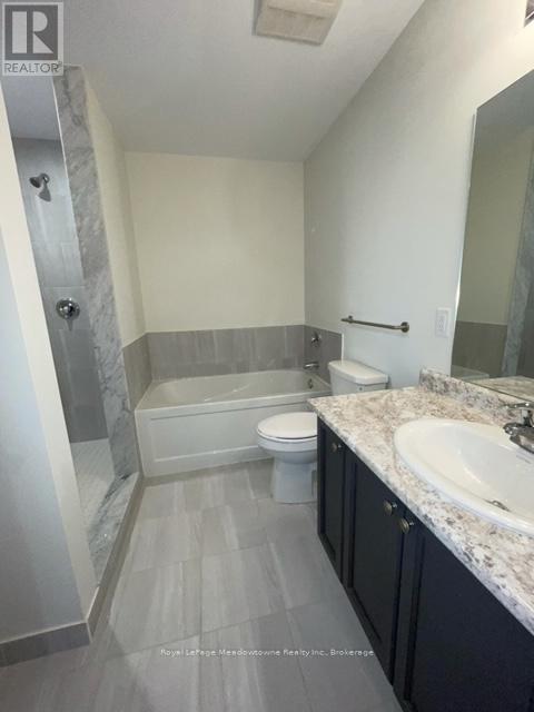140 - 16 Concord Place, Grimsby (Grimsby Beach), ON - Indoor Photo Showing Bathroom
