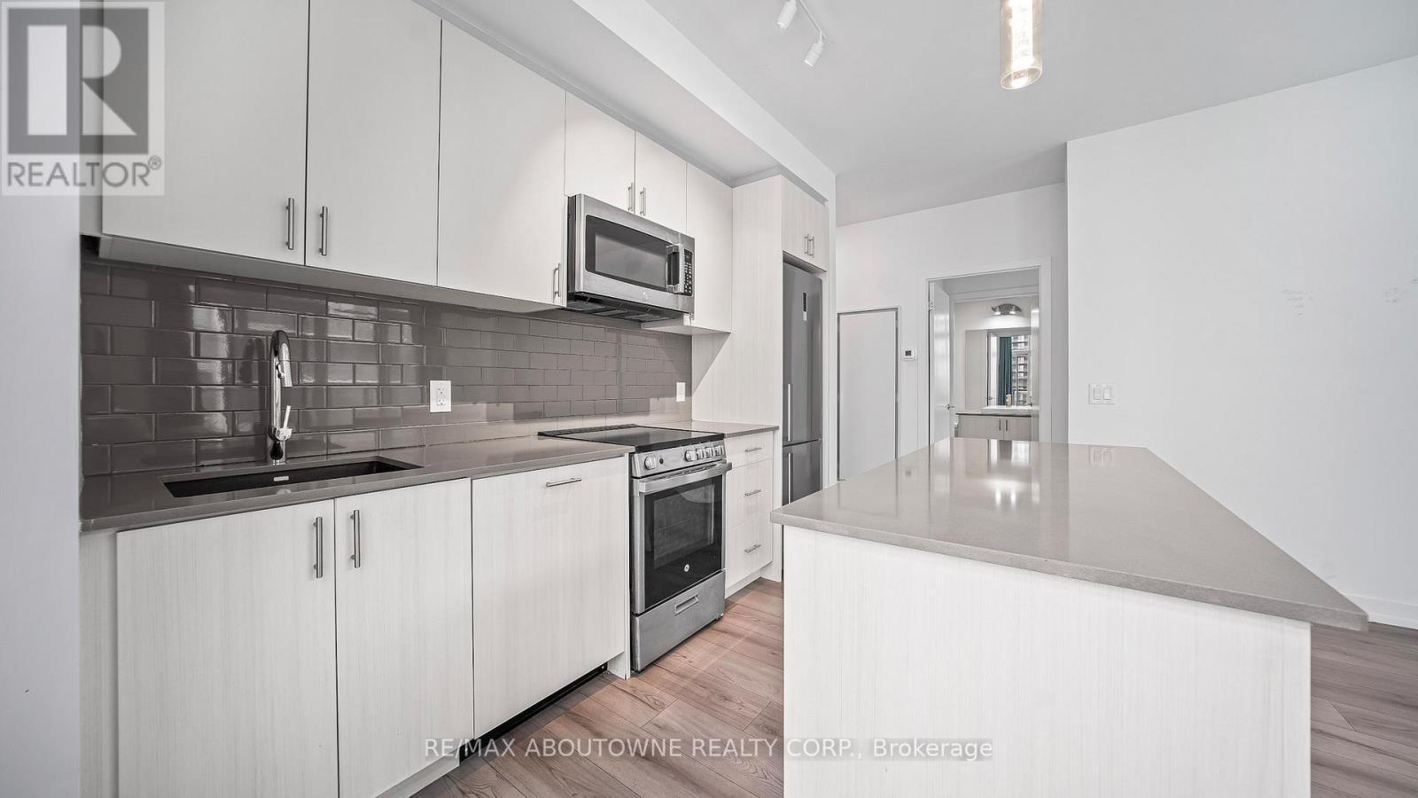 Ph 1007 - 1195 The Queensway Avenue, Toronto, ON - Indoor Photo Showing Kitchen With Upgraded Kitchen
