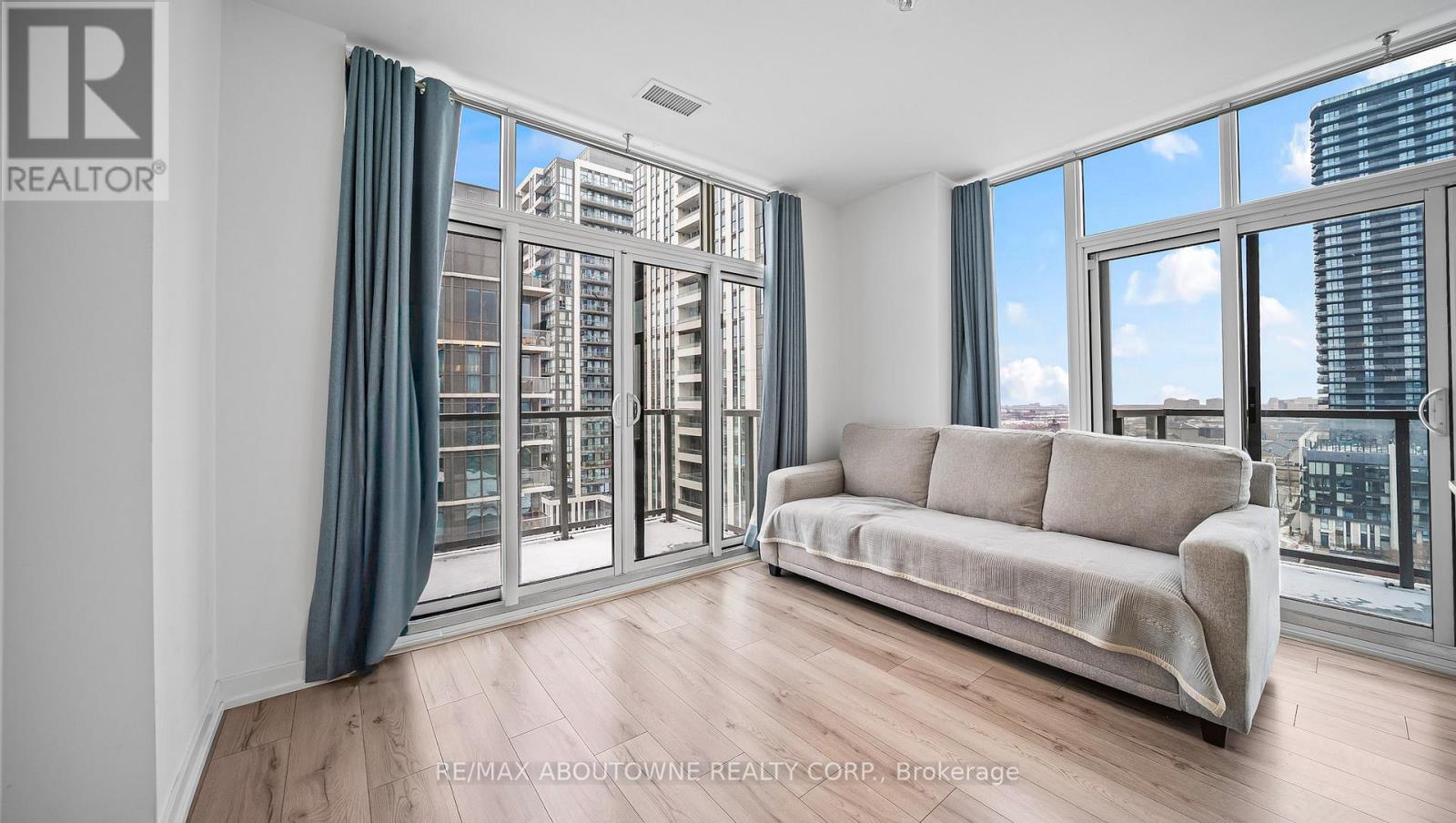 Ph 1007 - 1195 The Queensway Avenue, Toronto, ON - Indoor Photo Showing Living Room