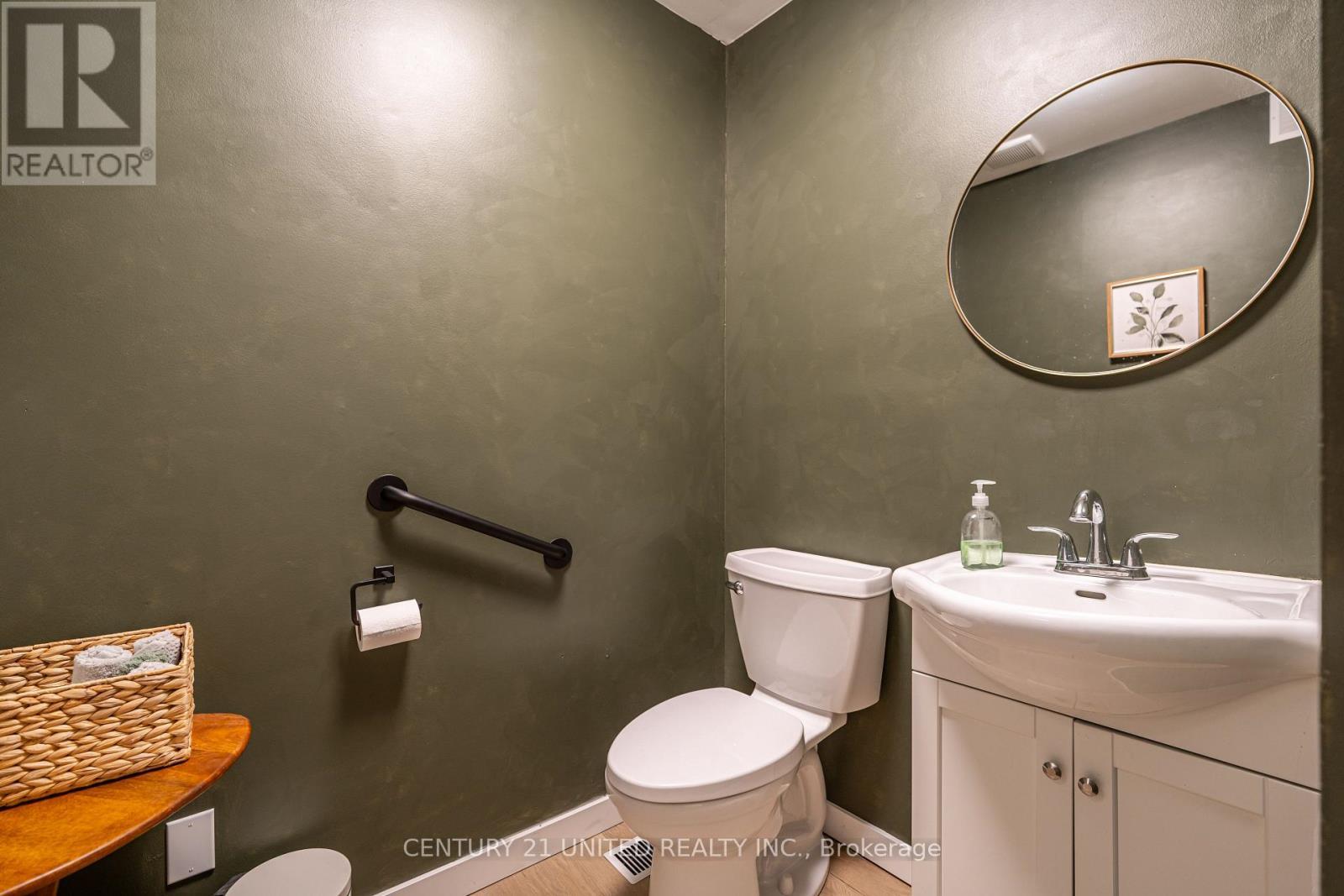 174-176 Hunter Street W, Peterborough (Town Ward 3), ON