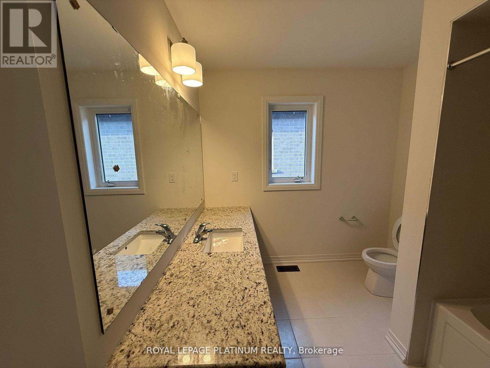 43 Mckernan Avenue, Brantford, ON - Indoor Photo Showing Bathroom