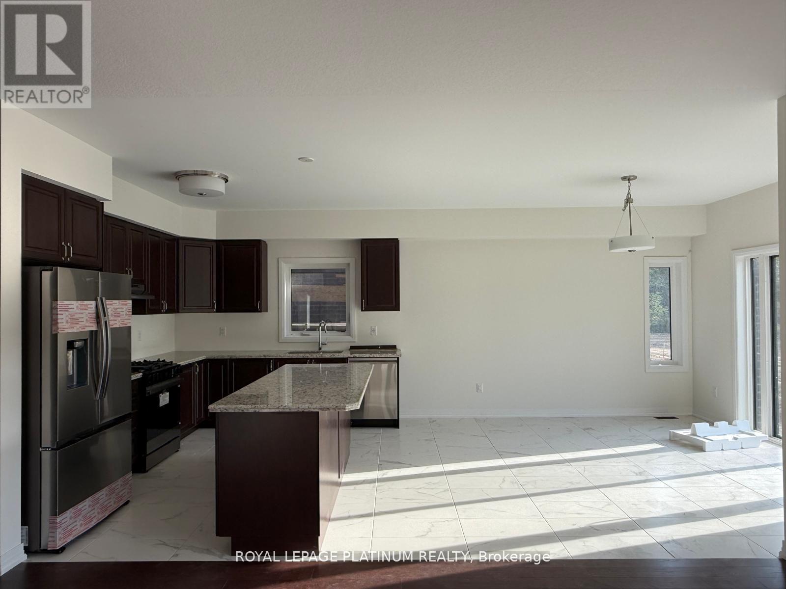 43 Mckernan Avenue, Brantford, ON - Indoor Photo Showing Kitchen With Upgraded Kitchen