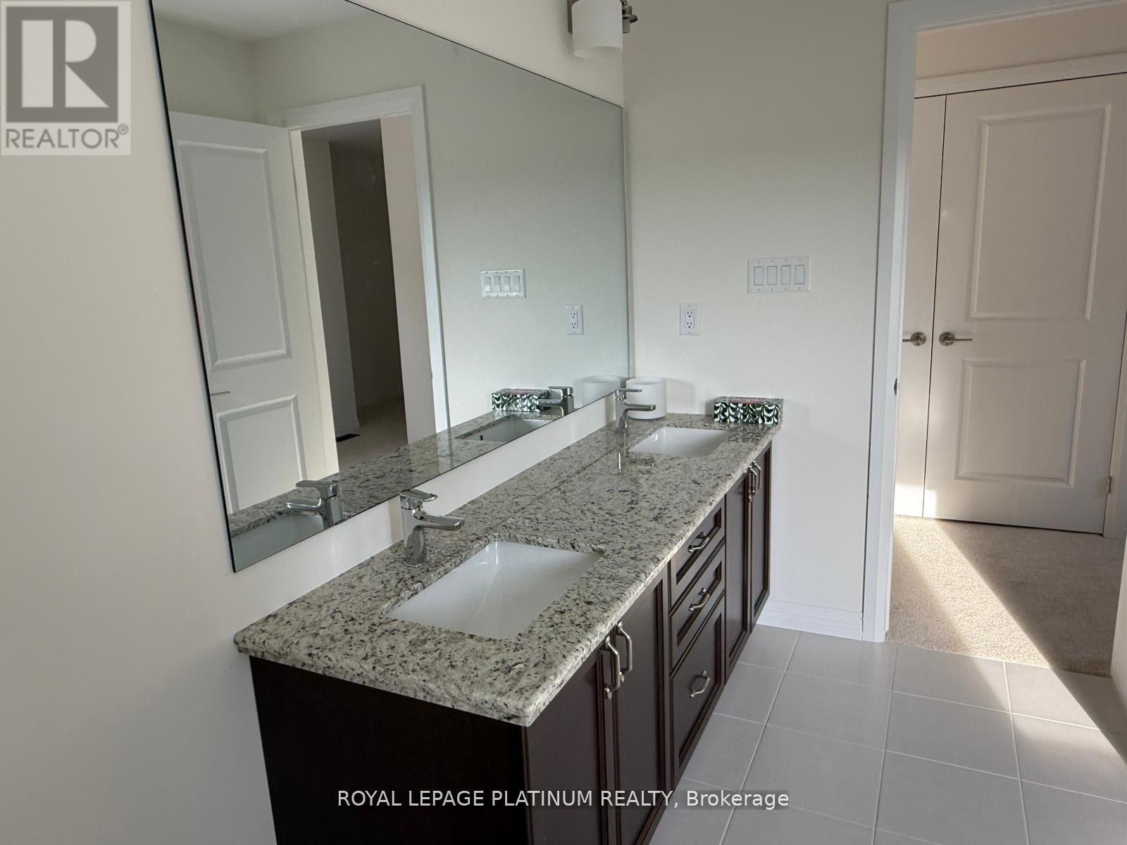 43 Mckernan Avenue, Brantford, ON - Indoor Photo Showing Bathroom