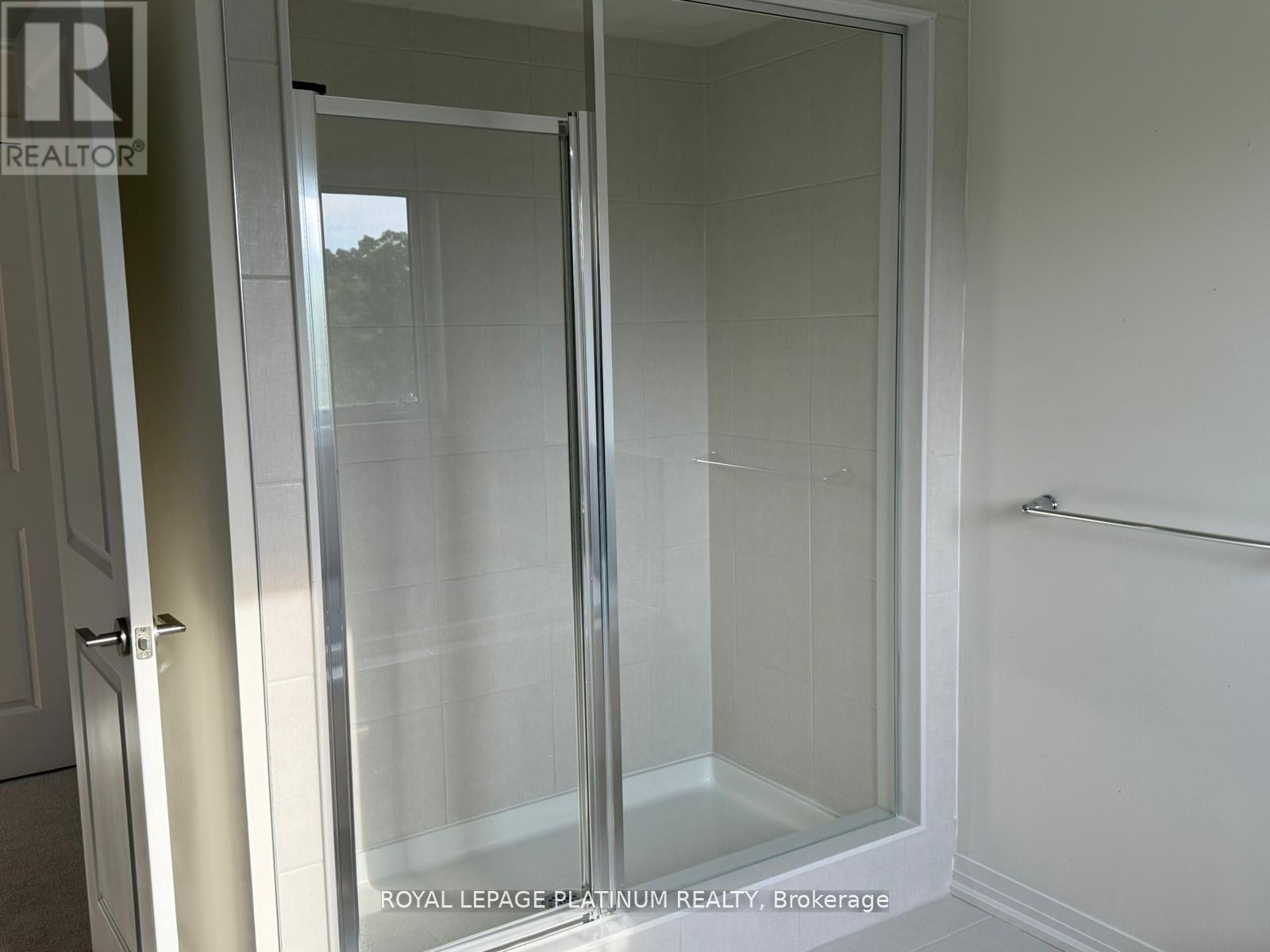 43 Mckernan Avenue, Brantford, ON - Indoor Photo Showing Bathroom