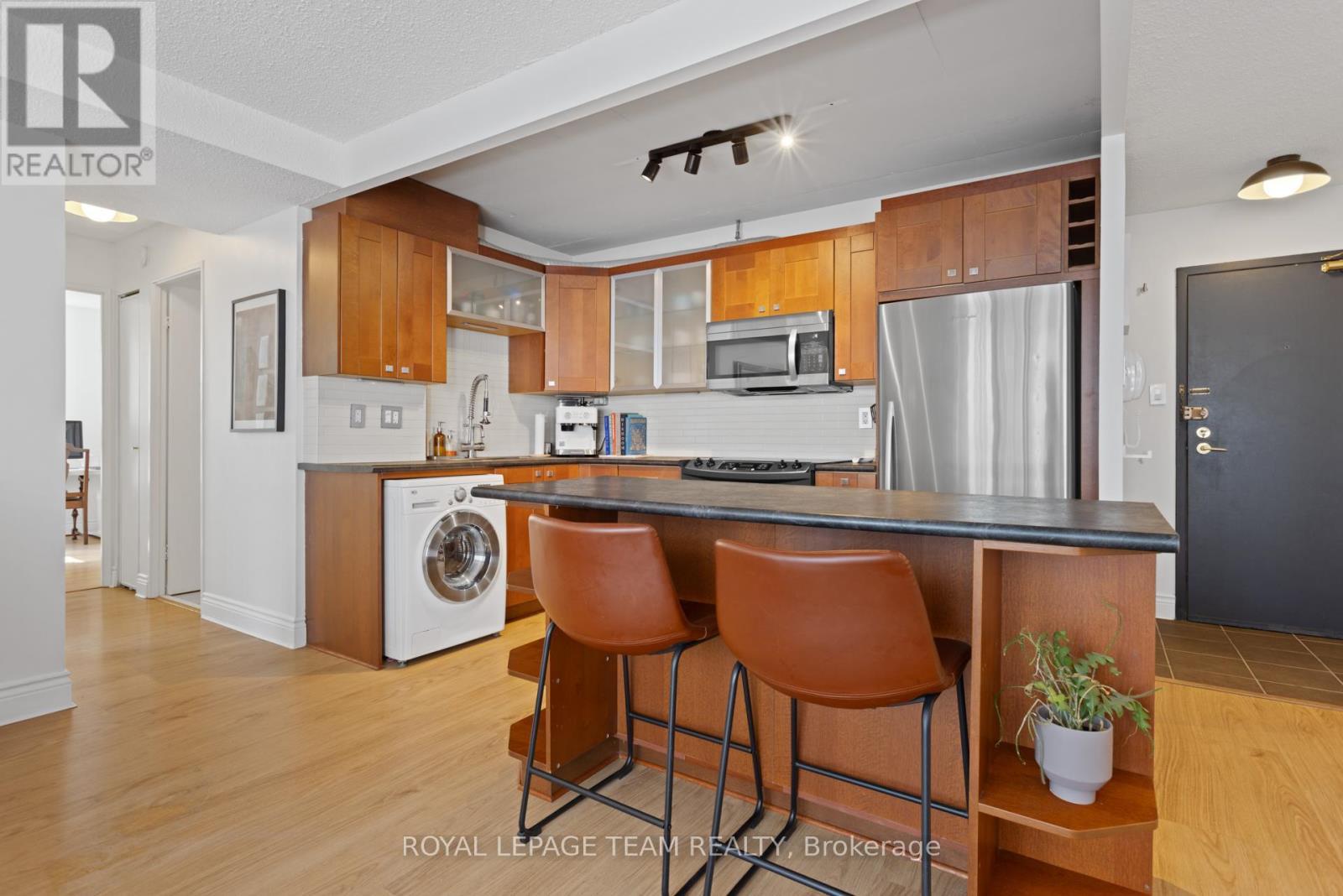 503 - 141 Somerset Street W, Ottawa, ON - Indoor Photo Showing Kitchen