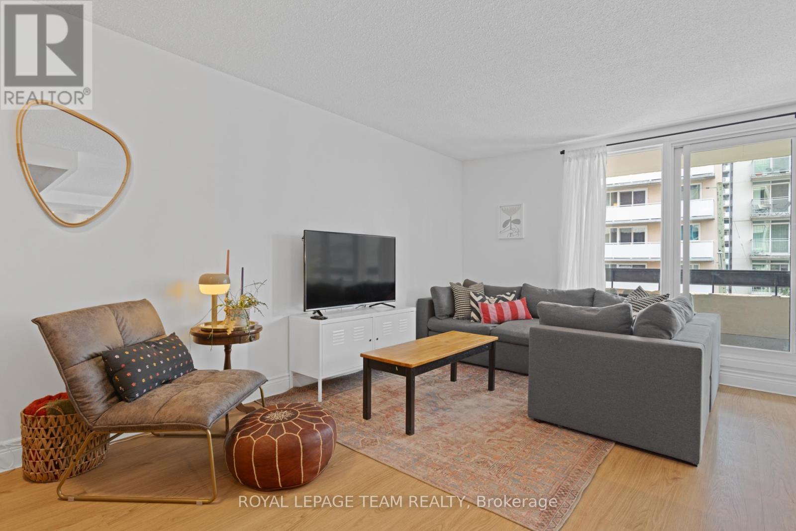 503 - 141 Somerset Street W, Ottawa, ON - Indoor Photo Showing Living Room