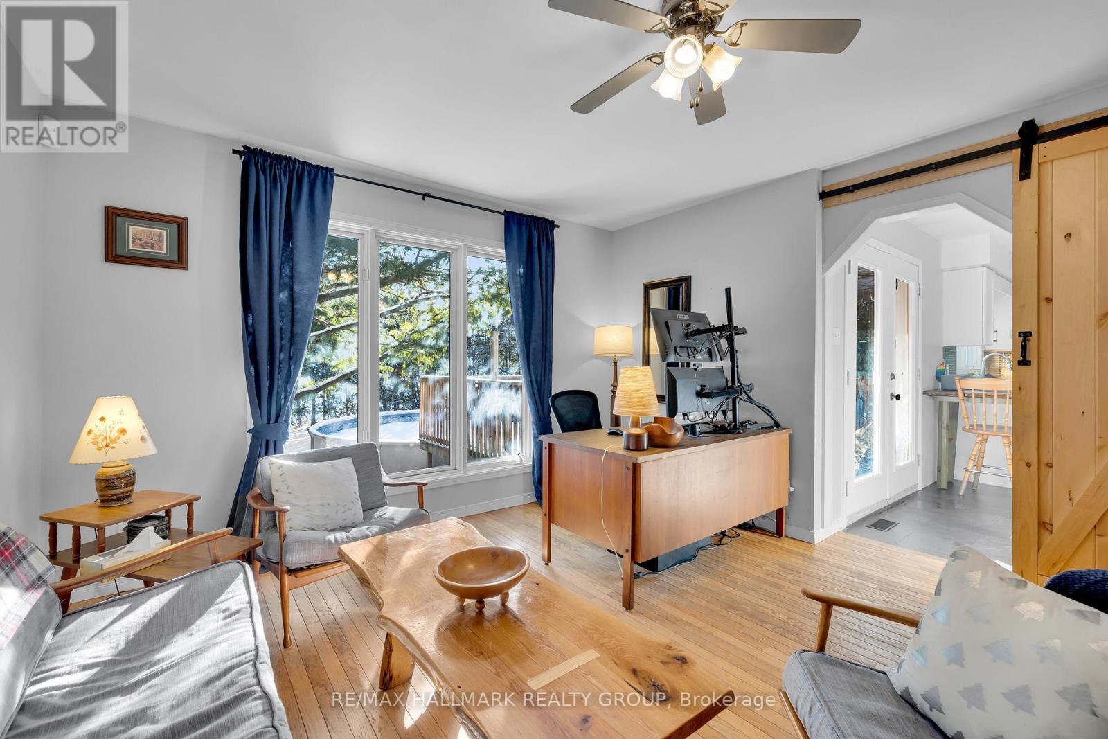 10 Frederick Street, Lansdowne Village, ON - Indoor Photo Showing Living Room