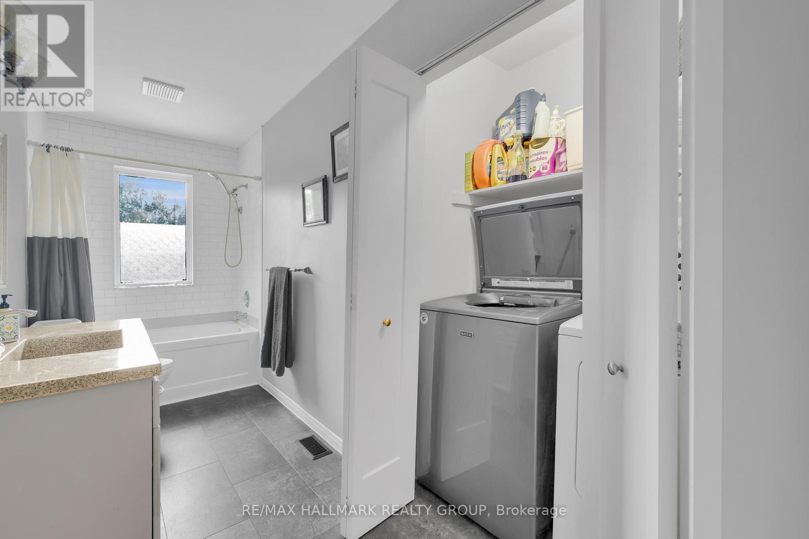 10 Frederick Street, Lansdowne Village, ON - Indoor Photo Showing Laundry Room