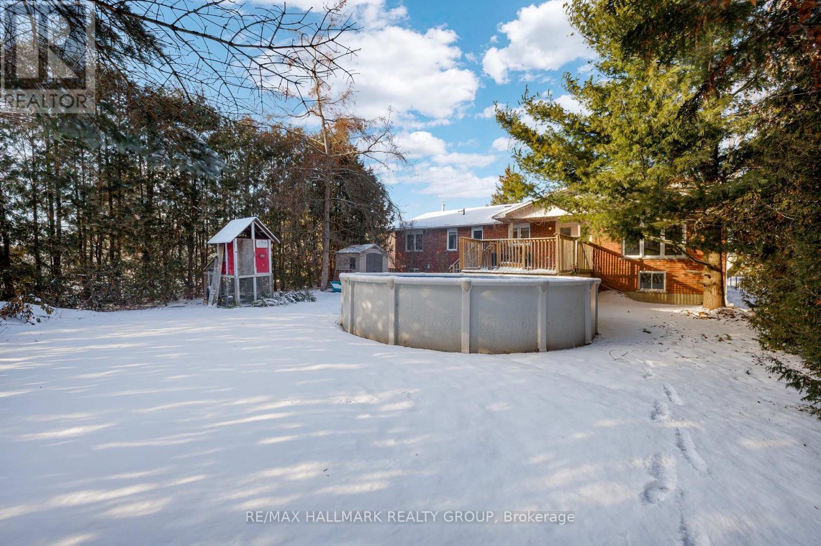 10 Frederick Street, Lansdowne Village, ON - Outdoor With Above Ground Pool