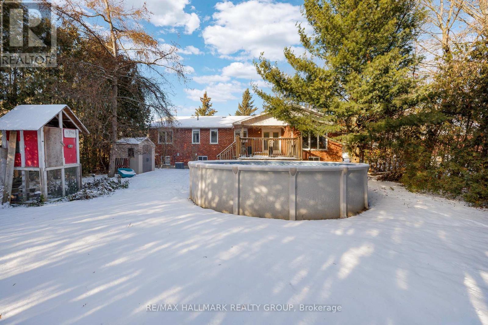 10 Frederick Street, Lansdowne Village, ON - Outdoor With Above Ground Pool