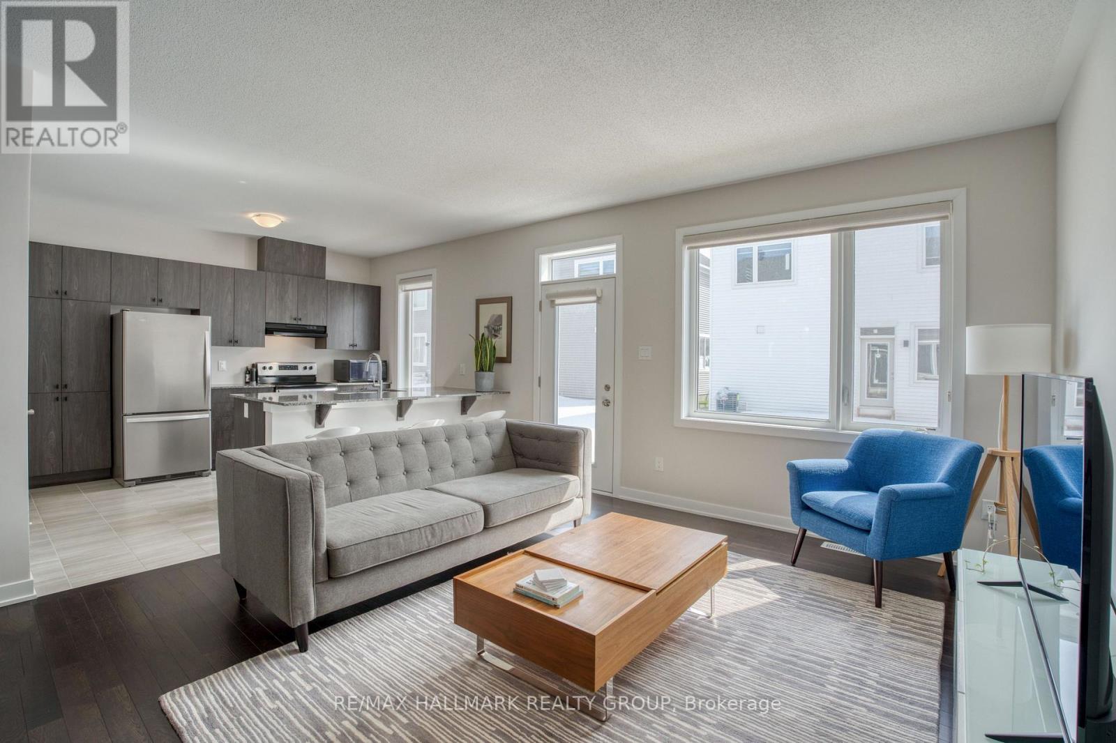 30 Focality Crescent, Ottawa, ON - Indoor Photo Showing Living Room