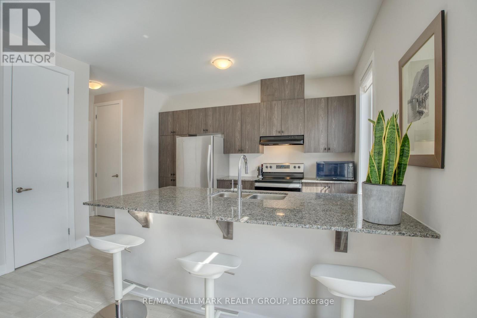 30 Focality Crescent, Ottawa, ON - Indoor Photo Showing Kitchen With Upgraded Kitchen
