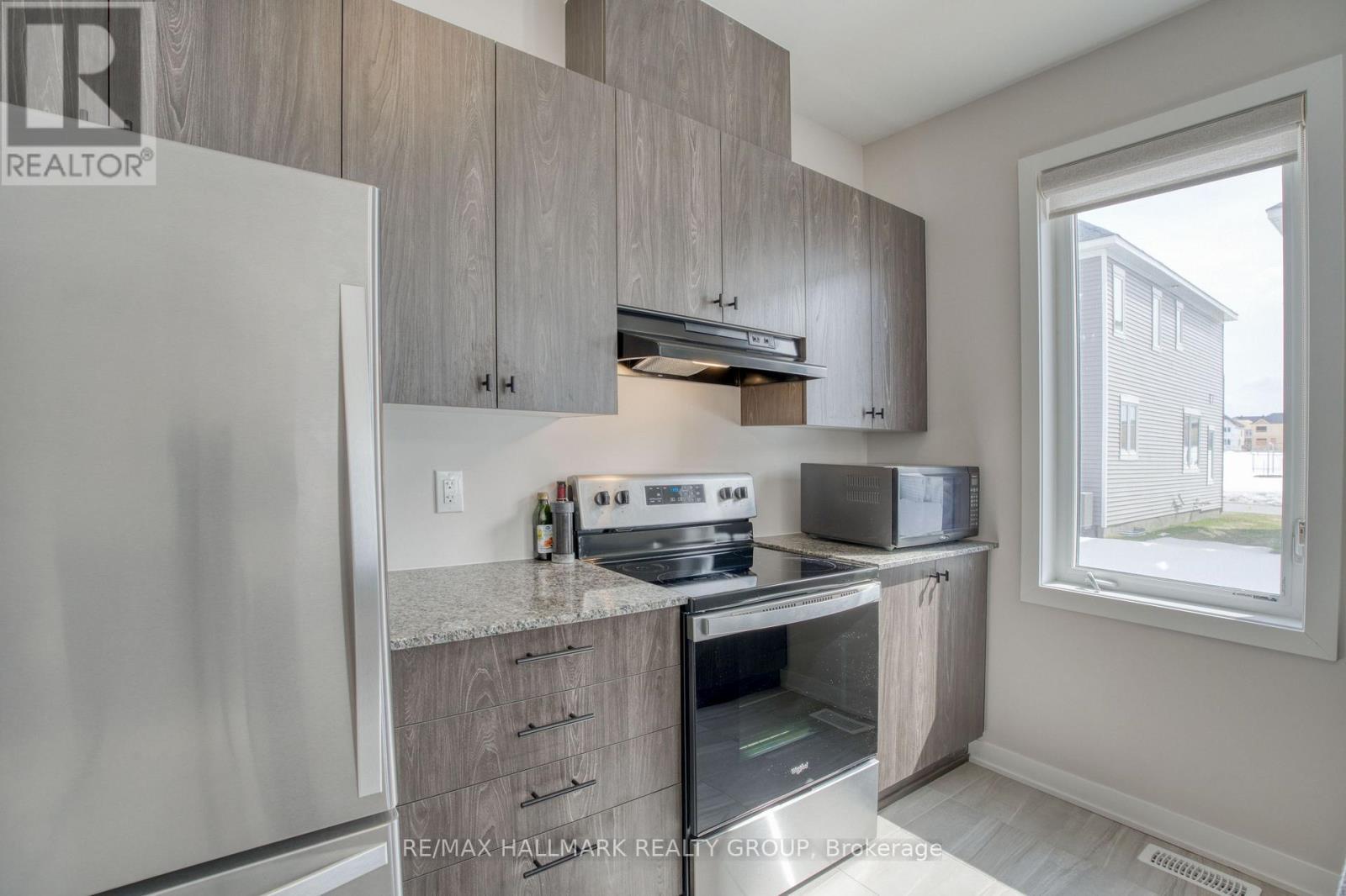 30 Focality Crescent, Ottawa, ON - Indoor Photo Showing Kitchen