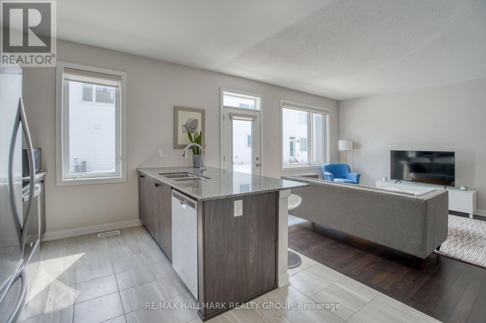 30 Focality Crescent, Ottawa, ON - Indoor Photo Showing Kitchen With Double Sink