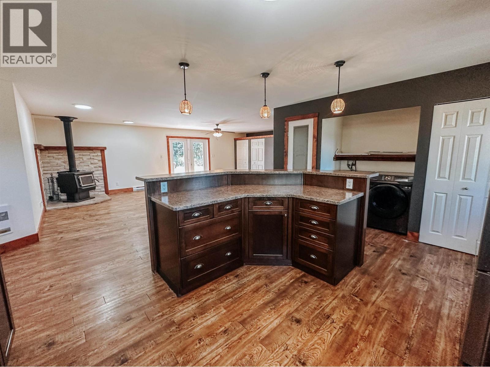 7604 Womack Road, Deka Lake / Sulphurous / Hathaway Lakes, BC - Indoor Photo Showing Kitchen