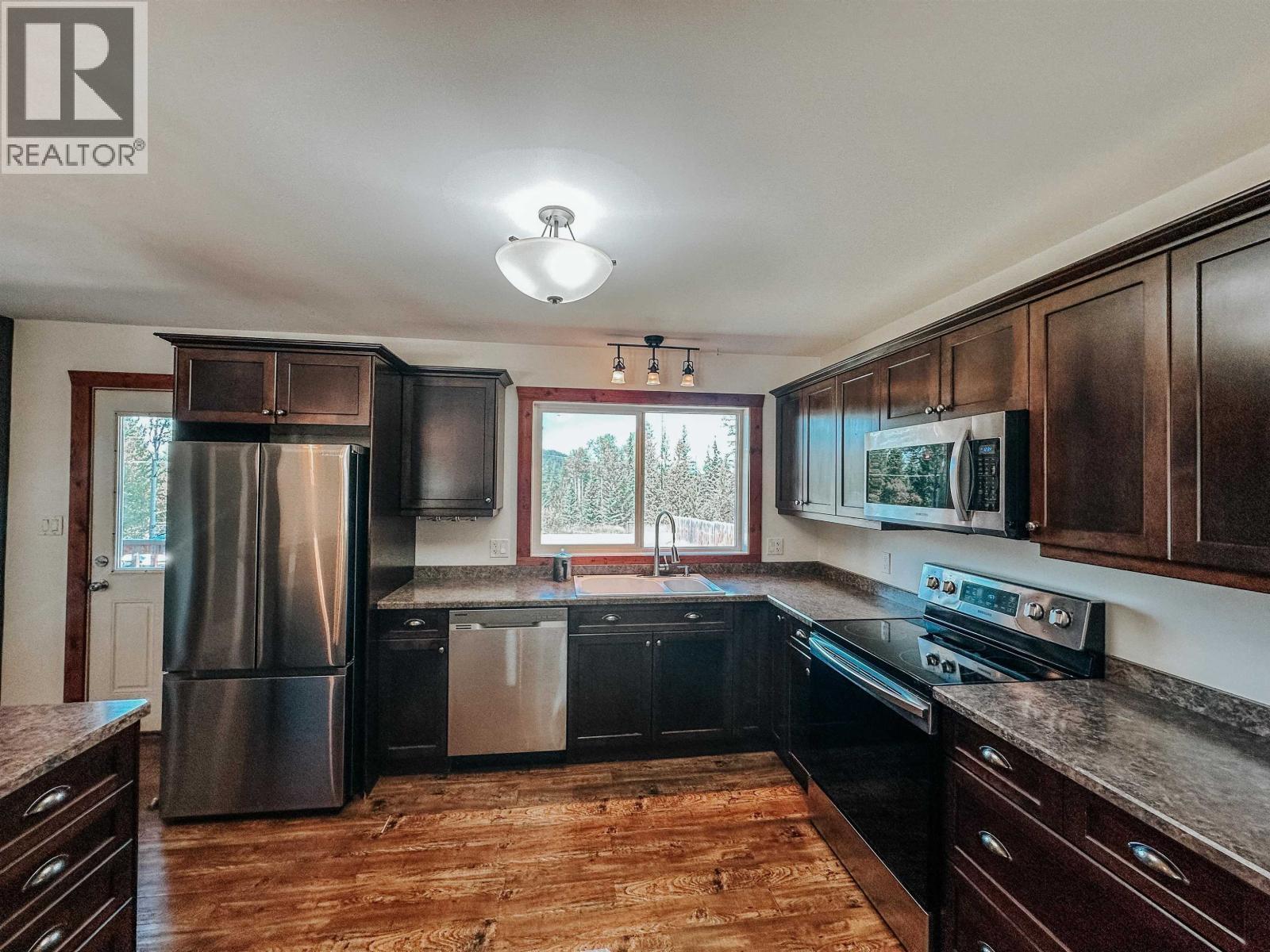 7604 Womack Road, Deka Lake / Sulphurous / Hathaway Lakes, BC - Indoor Photo Showing Kitchen With Stainless Steel Kitchen
