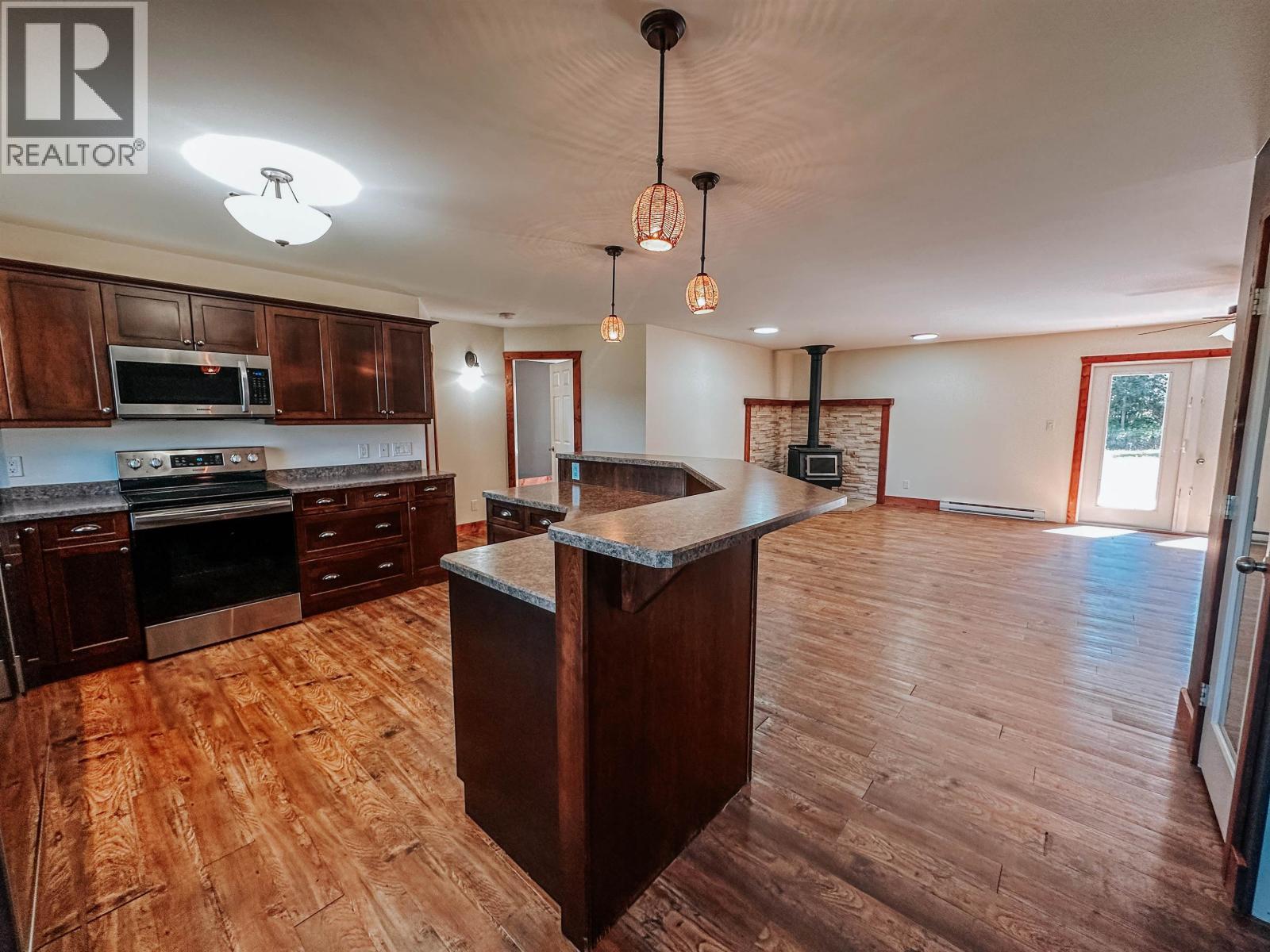 7604 Womack Road, Deka Lake / Sulphurous / Hathaway Lakes, BC - Indoor Photo Showing Kitchen