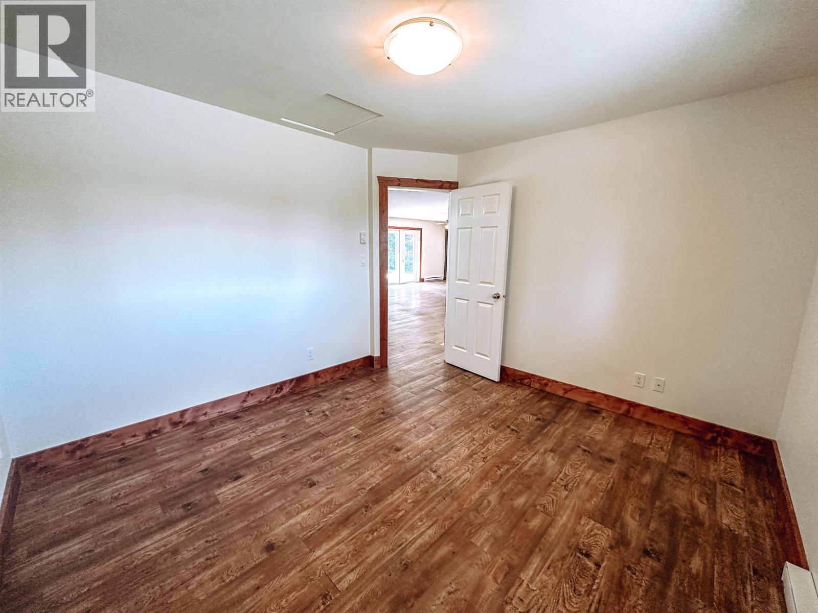 7604 Womack Road, Deka Lake / Sulphurous / Hathaway Lakes, BC - Indoor Photo Showing Other Room