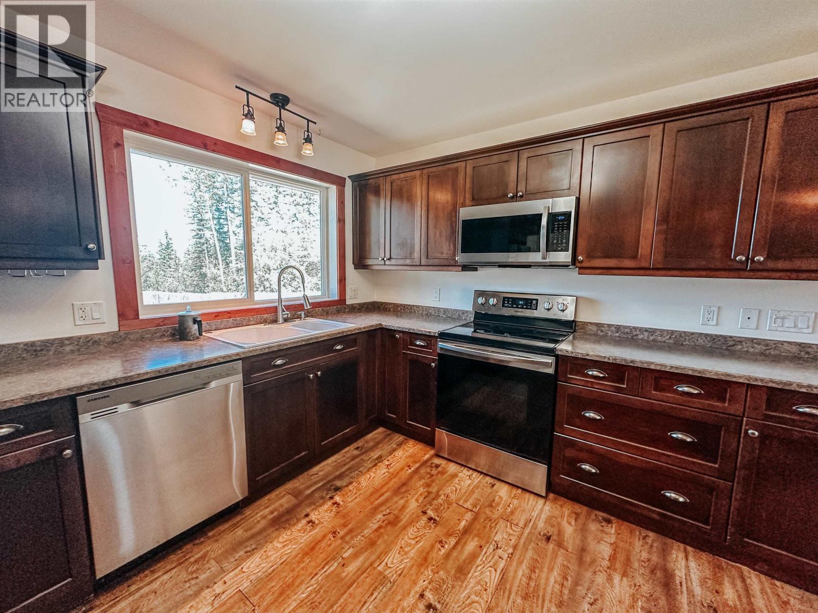 7604 Womack Road, Deka Lake / Sulphurous / Hathaway Lakes, BC - Indoor Photo Showing Kitchen With Stainless Steel Kitchen