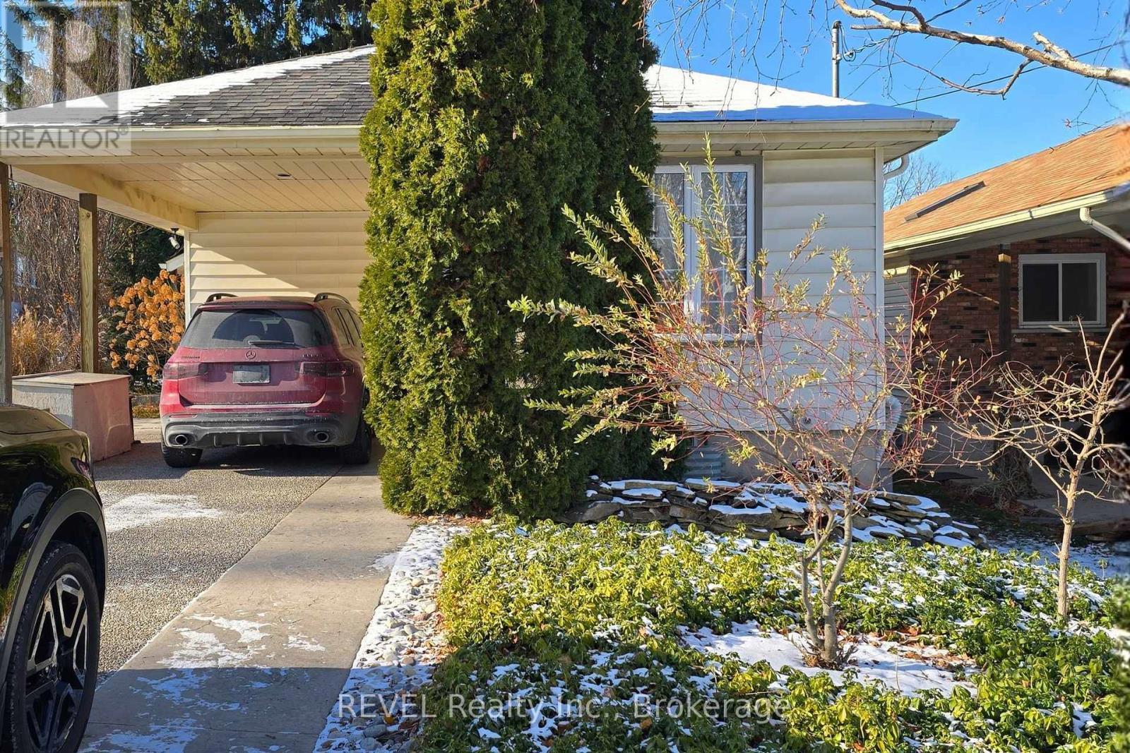 Welcome to 33 Dundas Crescent - Lower Level - 33 Dundas Crescent, St. Catharines (Burleigh Hill), ON - Outdoor