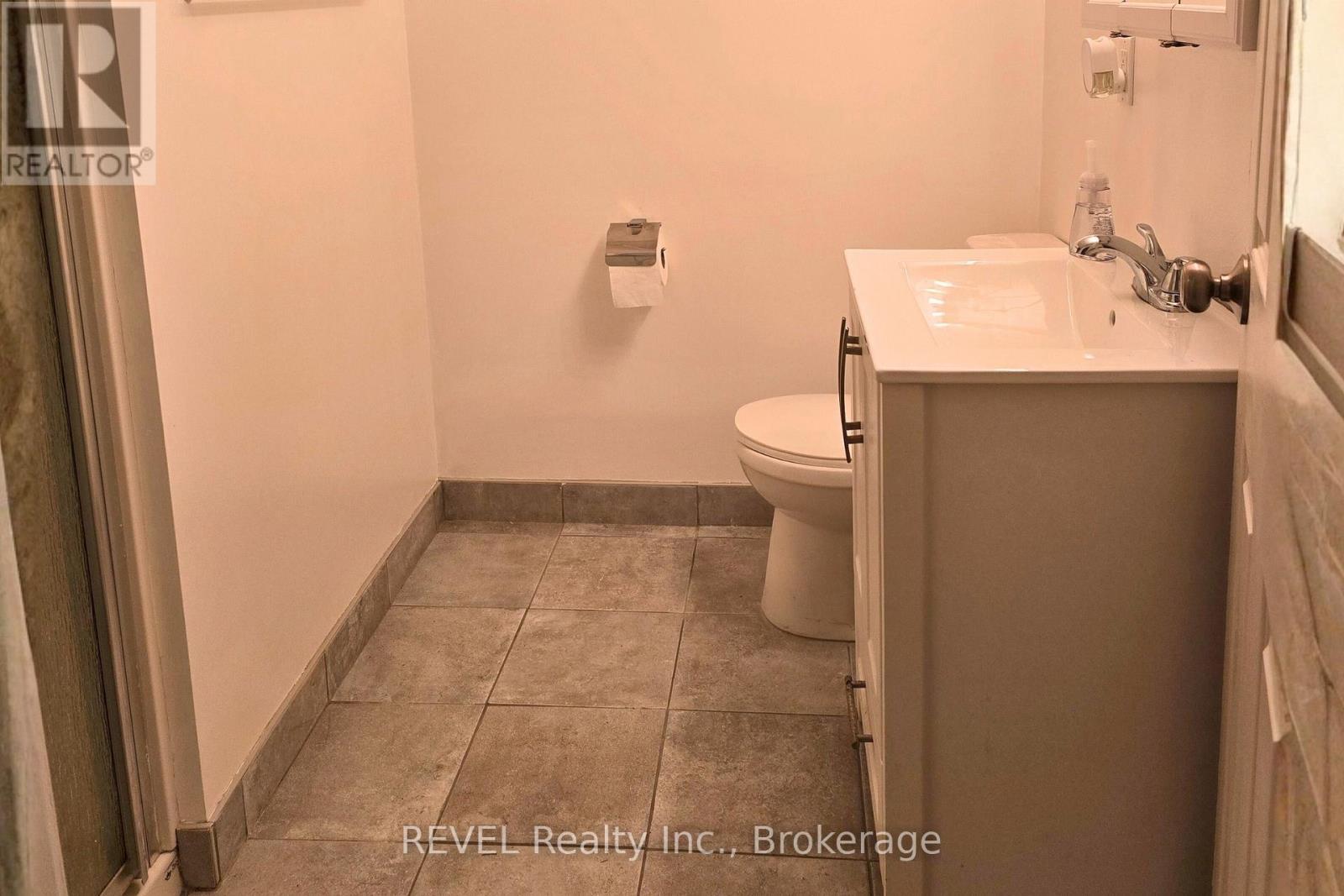 Bathroom - Lower Level - 33 Dundas Crescent, St. Catharines (Burleigh Hill), ON - Indoor Photo Showing Bathroom