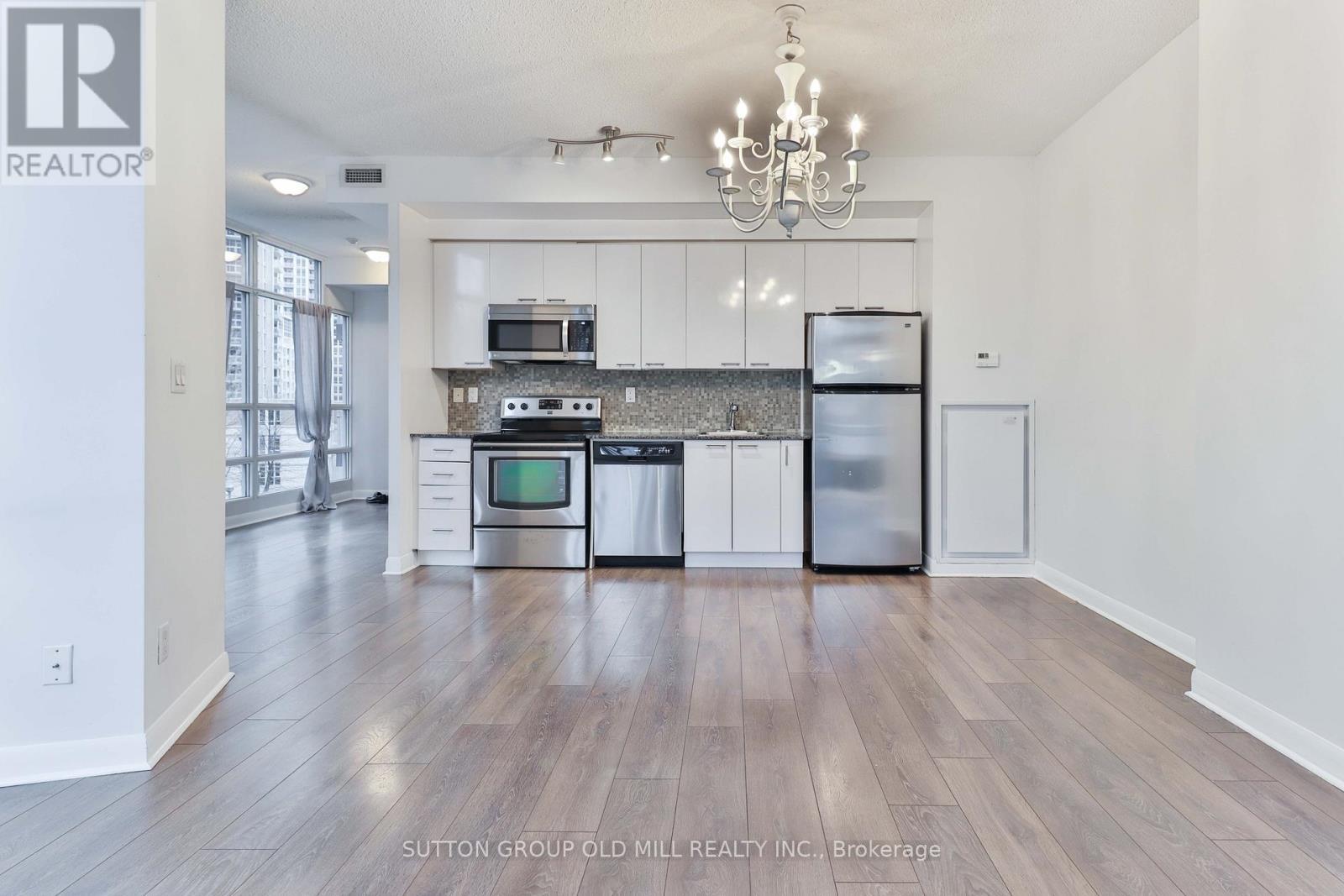 405 - 15 Bruyeres Mews, Toronto, ON - Indoor Photo Showing Kitchen