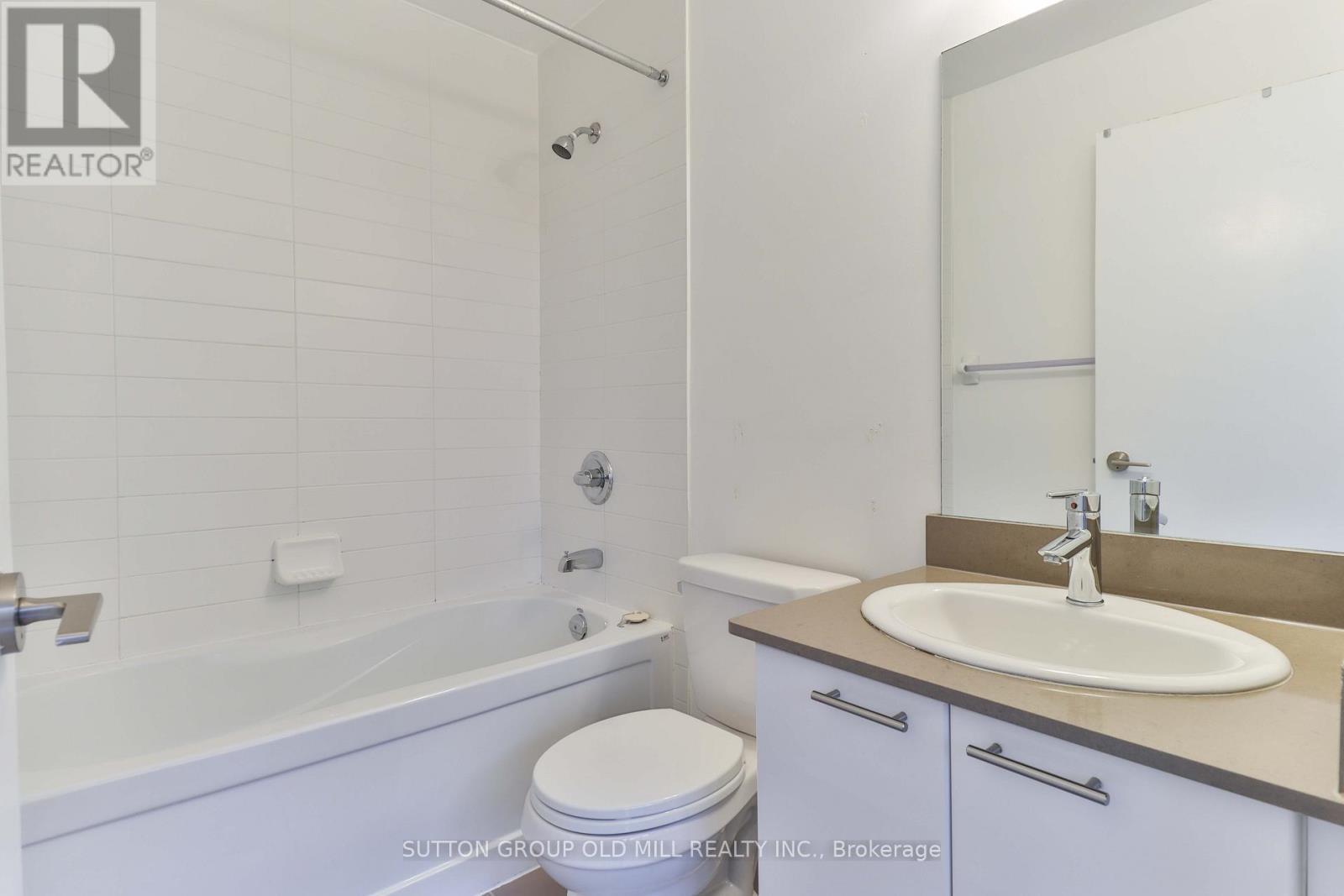 405 - 15 Bruyeres Mews, Toronto, ON - Indoor Photo Showing Bathroom